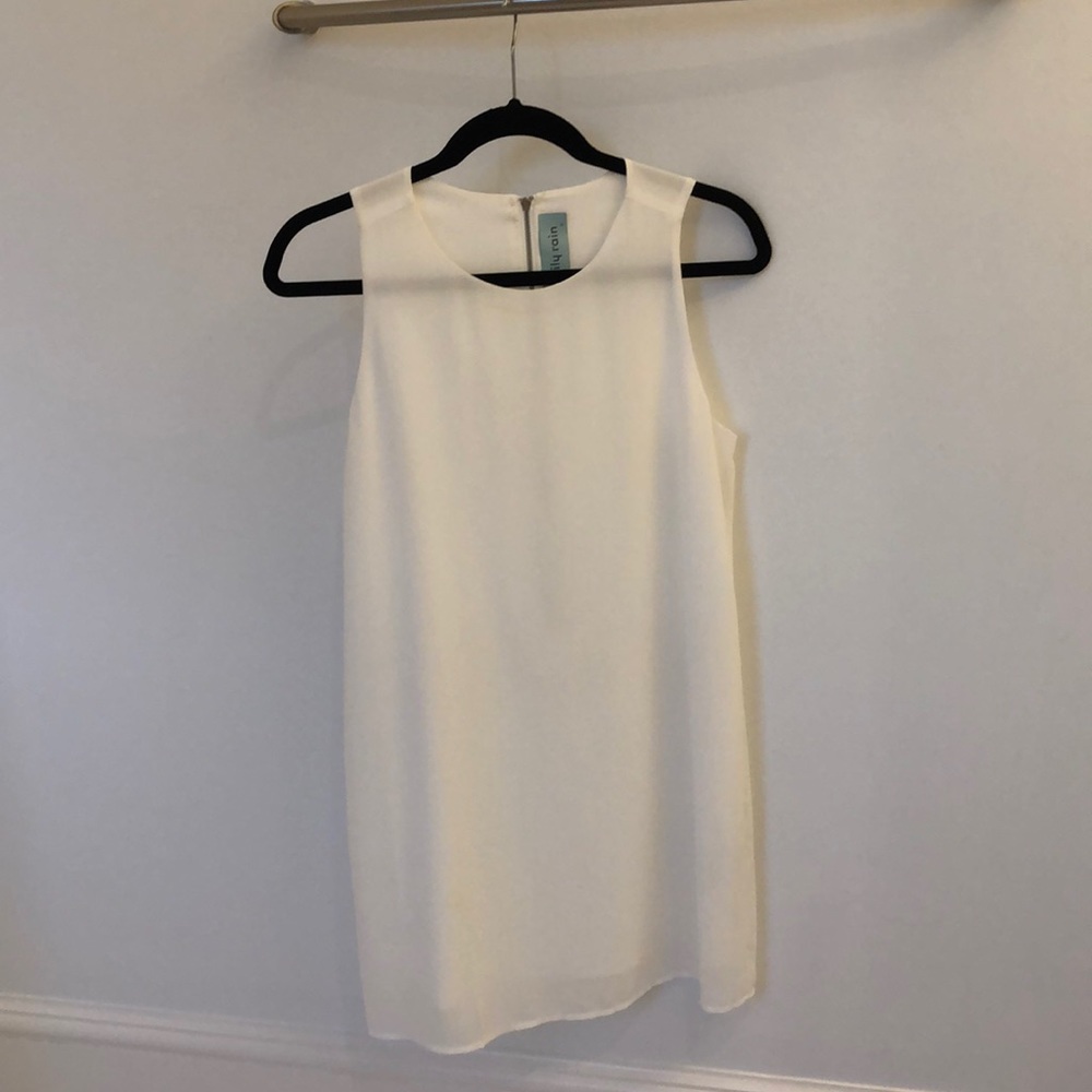 Simple white dress, back zip